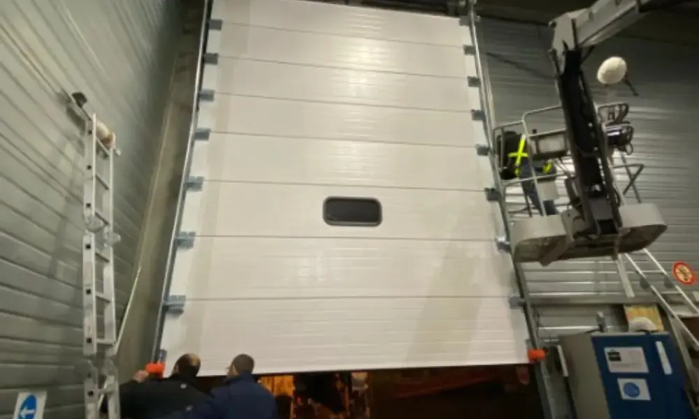 Maintenance préventive d'une porte sectionnelle industrielle