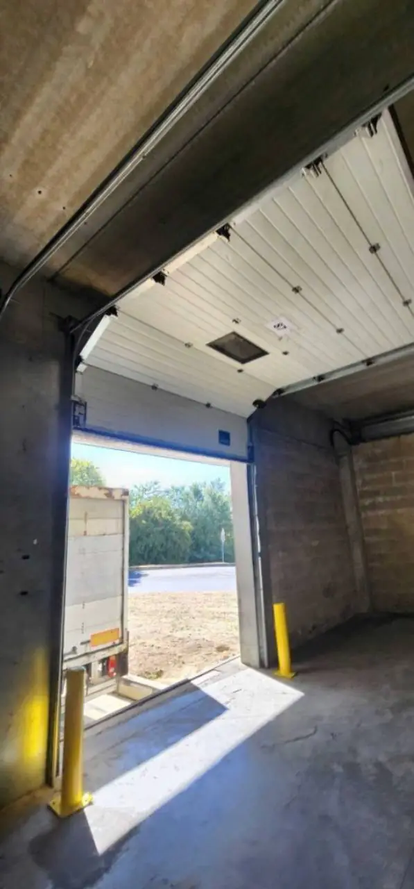 Remplacement de 51 panneaux sur 32 portes sectionnelles de quai à Aulnay-sous-Bois (93600)