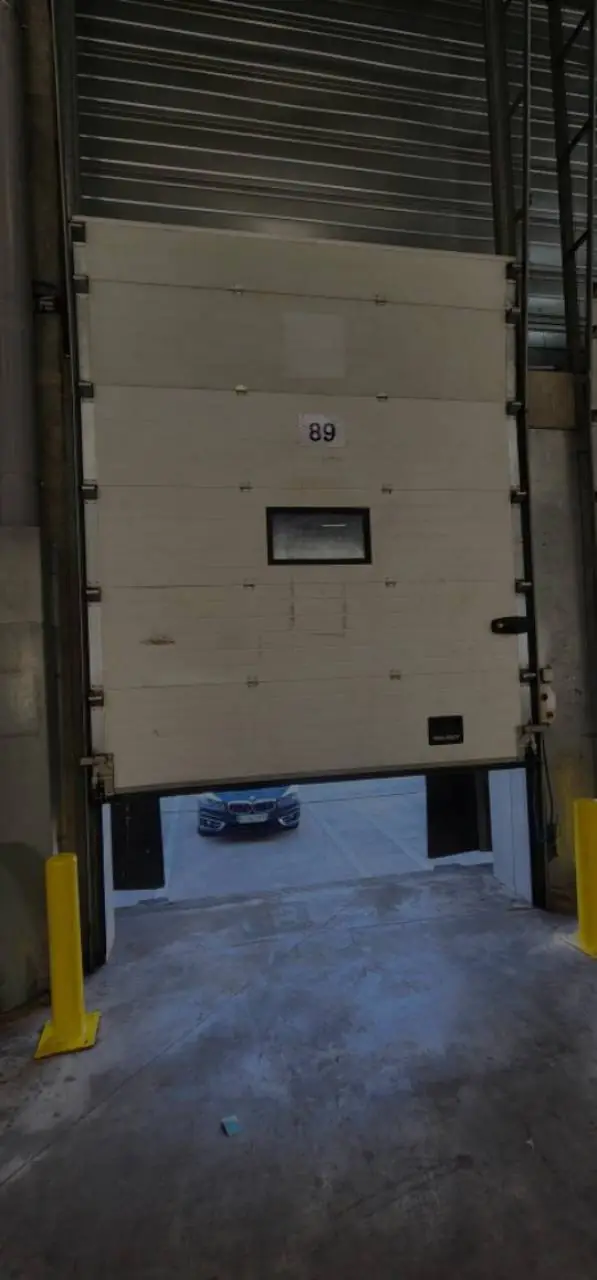 Remplacement de panneaux de portes sectionnelles de quai à Garonor (93600)