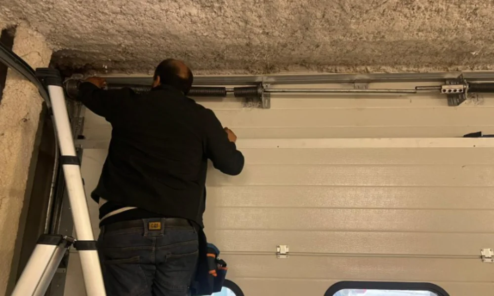 Réparation porte sectionnelle industrielle Arras en urgence