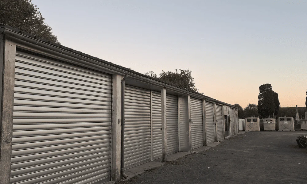 Technicien en entretien de rideau de garage industriel à Paris et banlieue