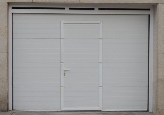 porte de garage sectionnelle avec portillon