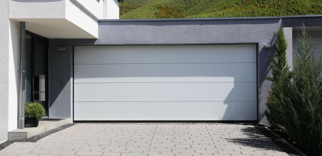 Installation sur mesure de porte sectionnelle à Guyancourt​