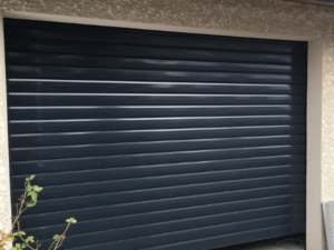 Rideaux métalliques à énergie cinétique 