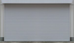 Rideau métallique motorisé pour commerces