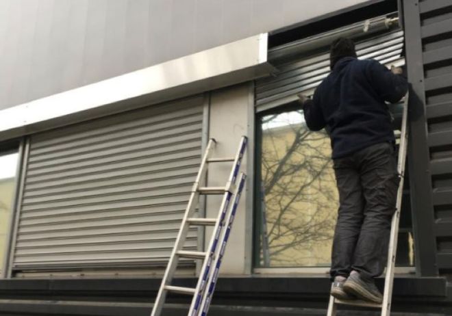 Remplacement d'un rideau métallique endommagé à la rue Riquet Paris 19