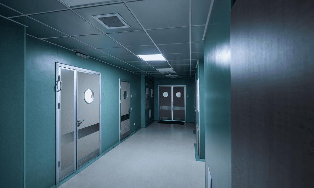 Expert en portes battantes industrielles