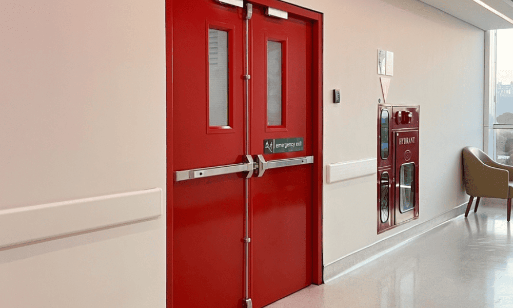 Meilleur spécialiste en portes battantes industrielles