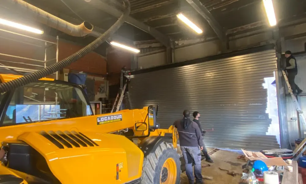 Technicien certifié en rideaux métalliques industriels à Troyes