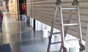 Comment réparer un rideau métallique bloqué