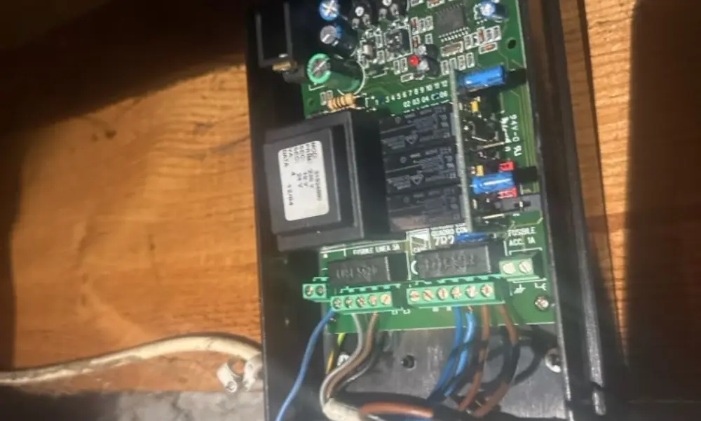 Impact caché de micro coupures pour portes industrielles