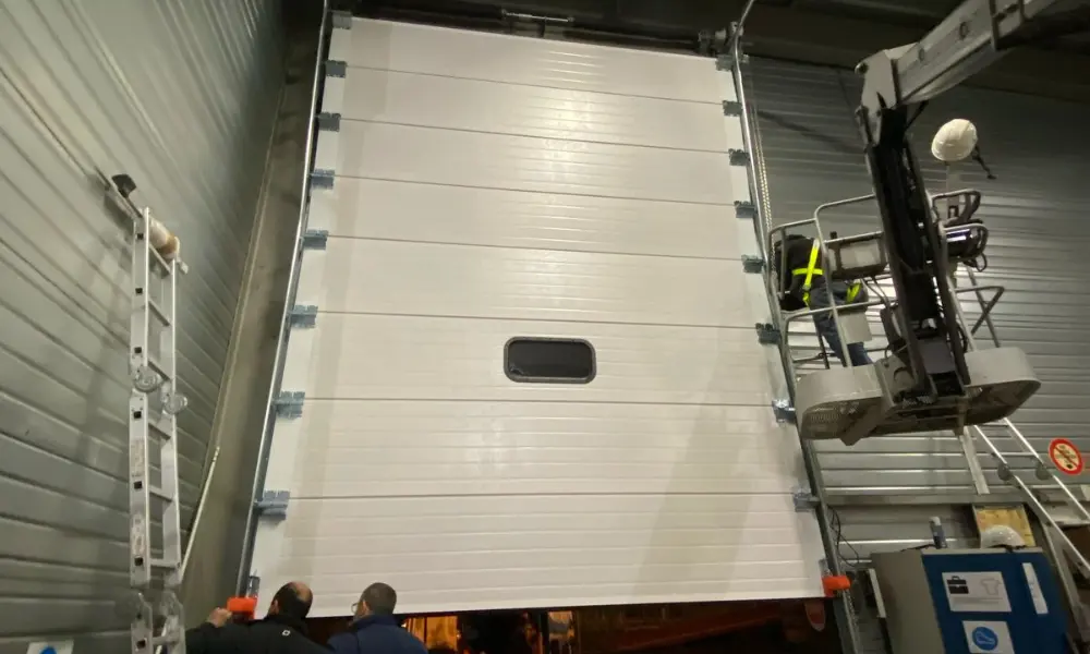 Installateur de porte sectionnelle industrielle à Paris et banlieue