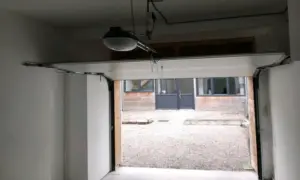 Comment isoler une porte de garage sectionnelle