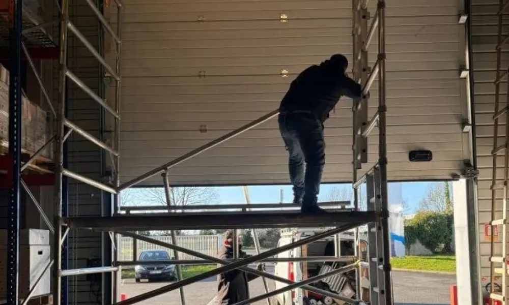 Conformité et maintenance porte sectionnelle industrielle Paris et banlieue