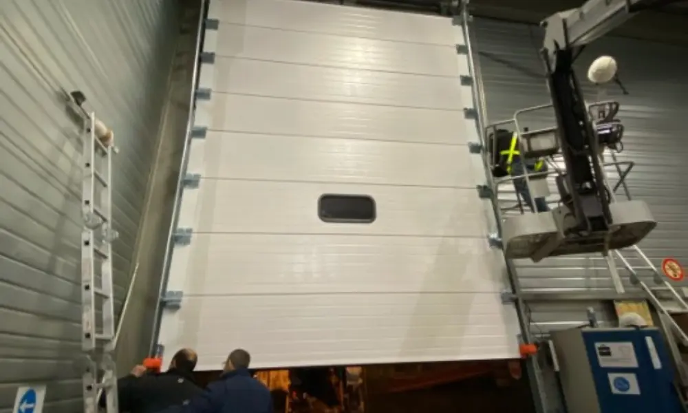 Maintenance préventive d'une porte sectionnelle industrielle